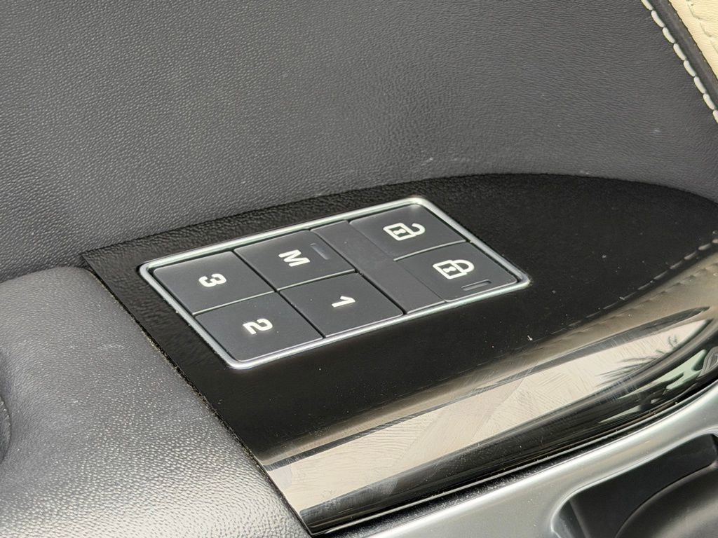 Used 2022 Land Rover Range Rover Sport HST image 18