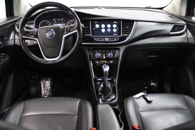 Used 2018 Buick Encore Essence image 2