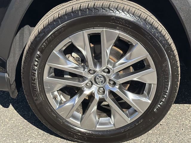 Used 2020 Toyota RAV4 XLE Premium image 12