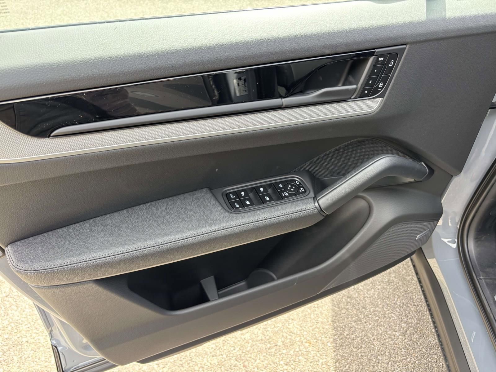 New 2026 Porsche Cayenne Coupe image 23