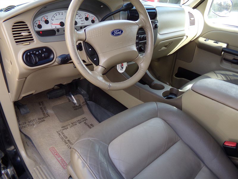 Used 2004 Ford Explorer Sport Trac XLT AWD/4WD image 26