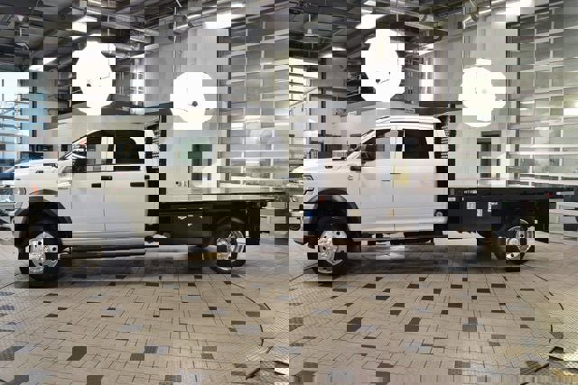 Used 2024 RAM 5500 Tradesman w/ Chrome Appearance Group image 3