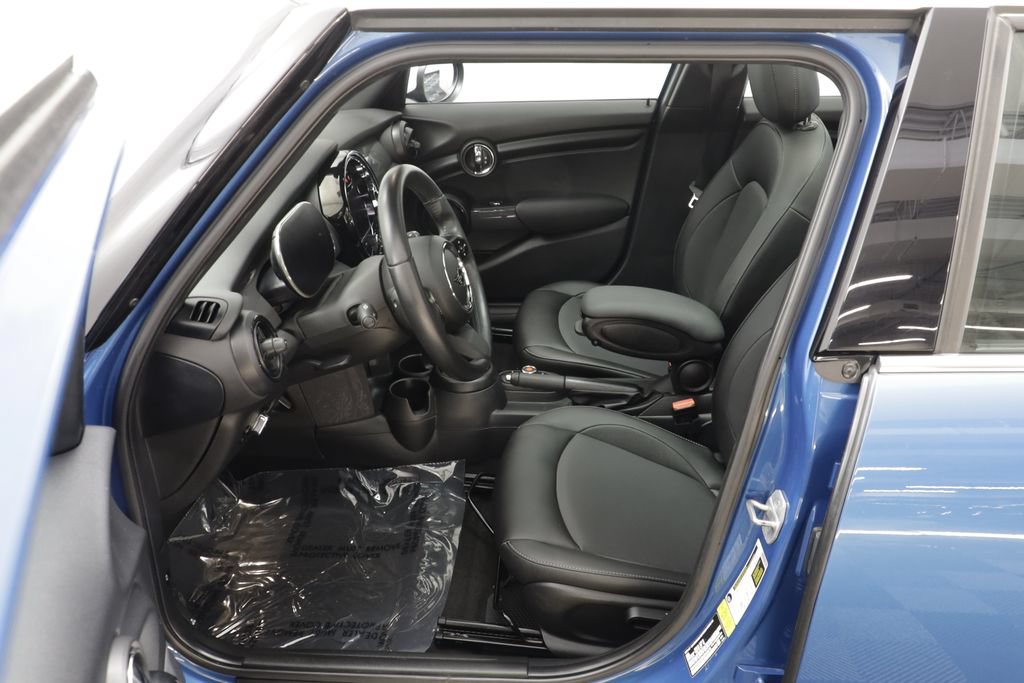 Used 2022 MINI Cooper 4-Door Hardtop FWD image 6