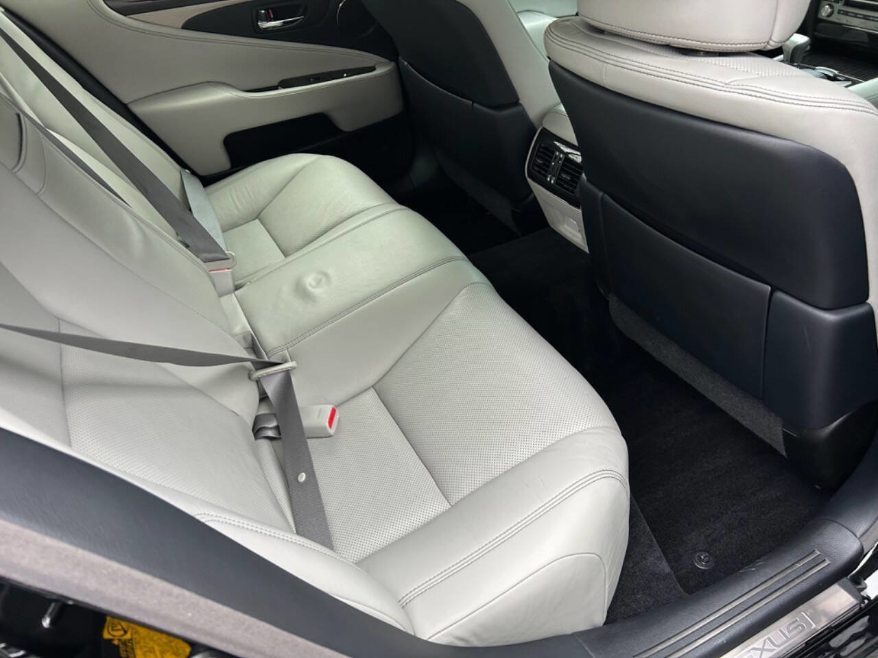 Used 2013 Lexus LS 460 AWD w/ Comfort Pkg image 9