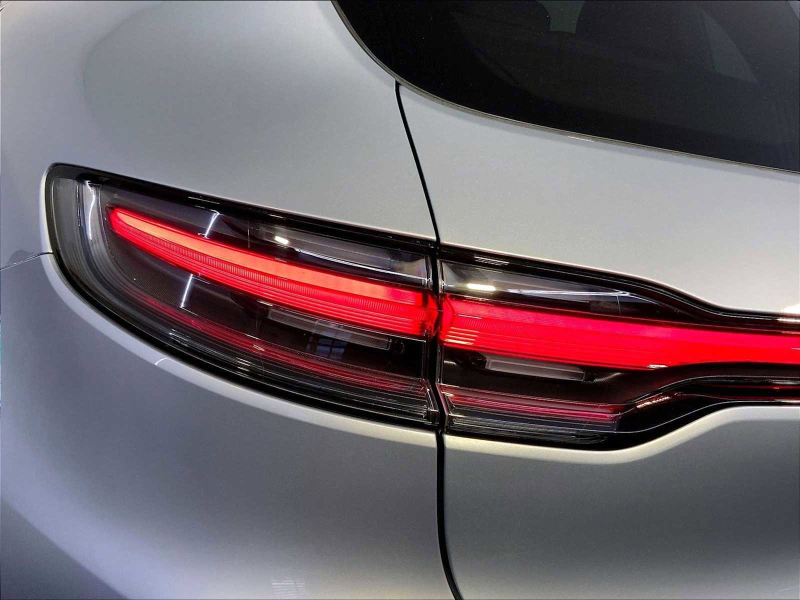 Used 2023 Porsche Macan image 30