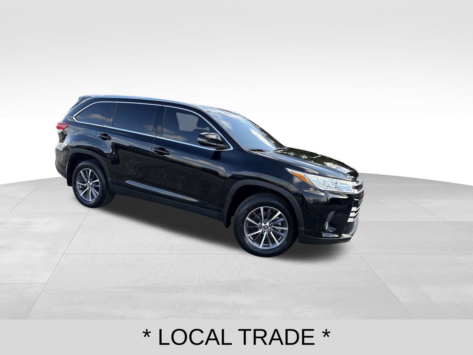 Used 2019 Toyota Highlander XLE w/ Carpet Mat Package (TMS) image 7