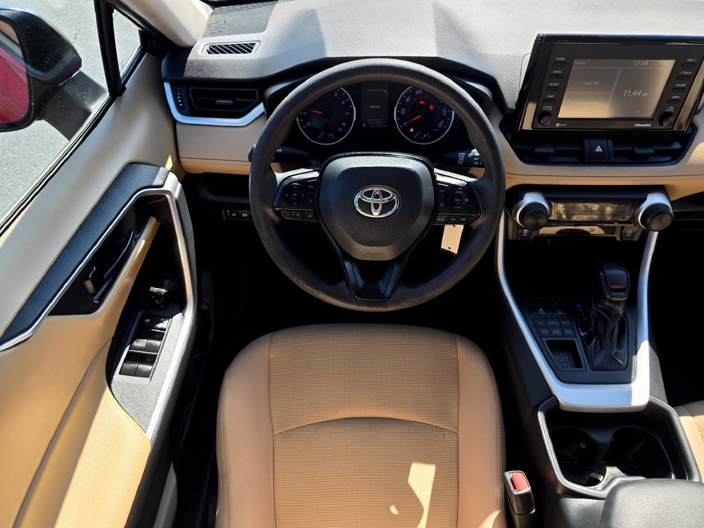 Used 2021 Toyota RAV4 LE AWD/4WD image 18