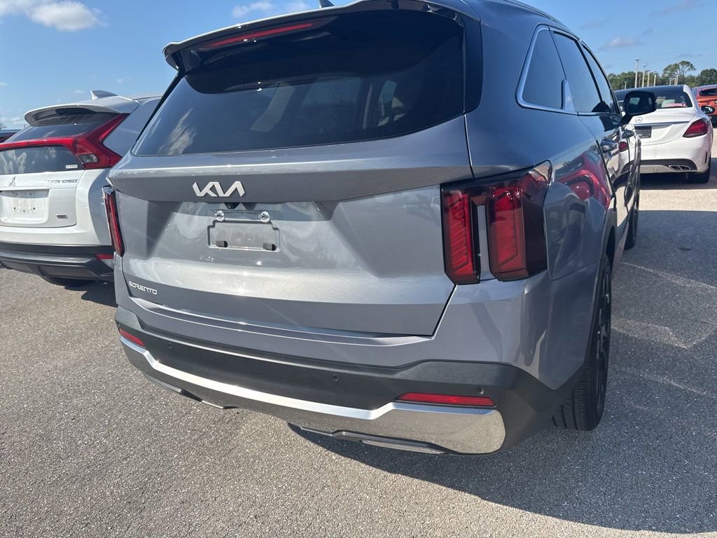 Certified 2024 Kia Sorento EX FWD image 3