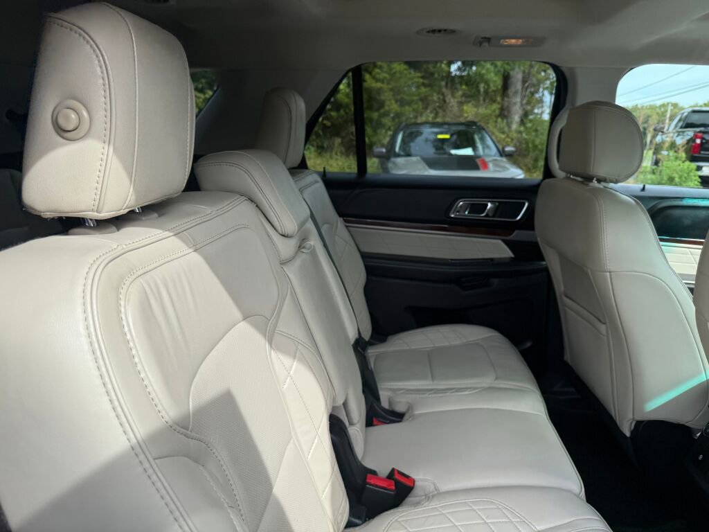 Used 2017 Ford Explorer Platinum image 30