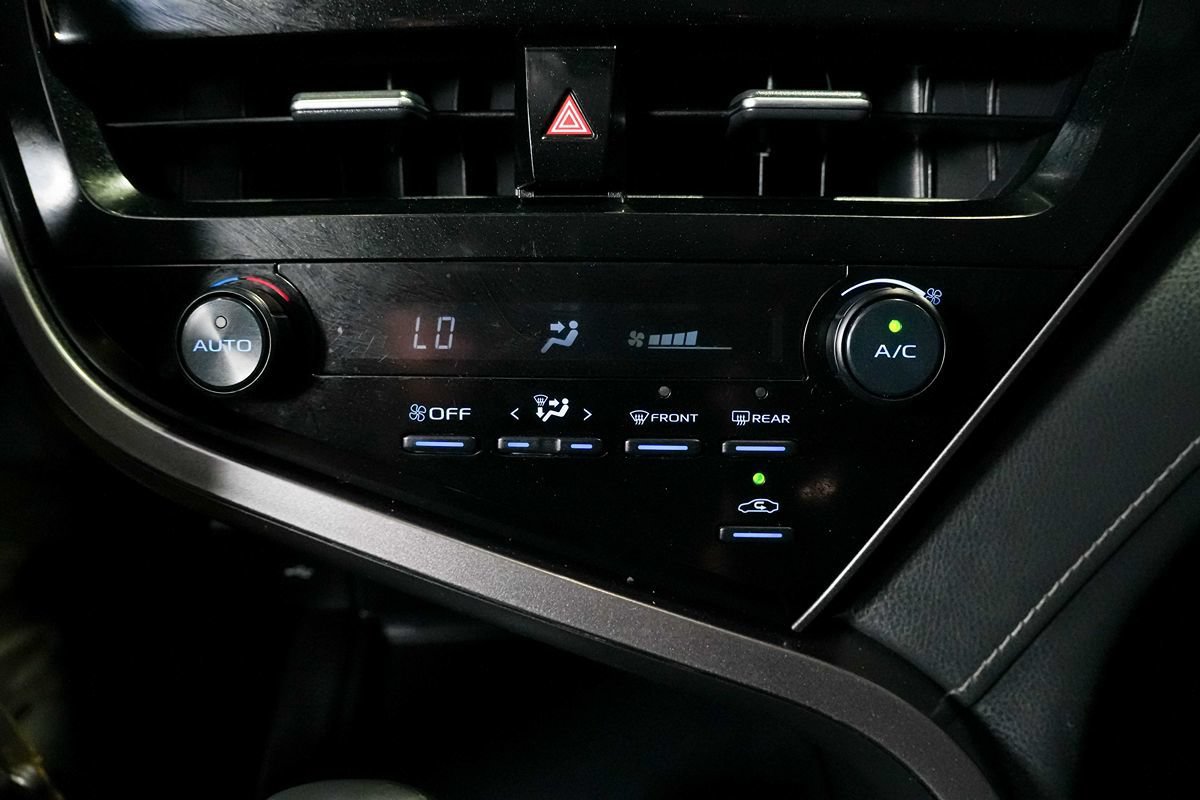 Used 2021 Toyota Camry SE FWD image 13