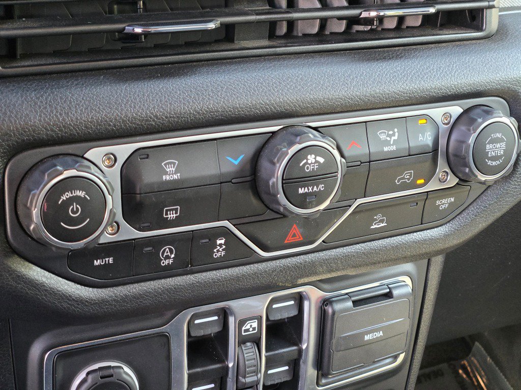 Used 2025 Jeep Wrangler Unlimited Sport AWD/4WD image 24
