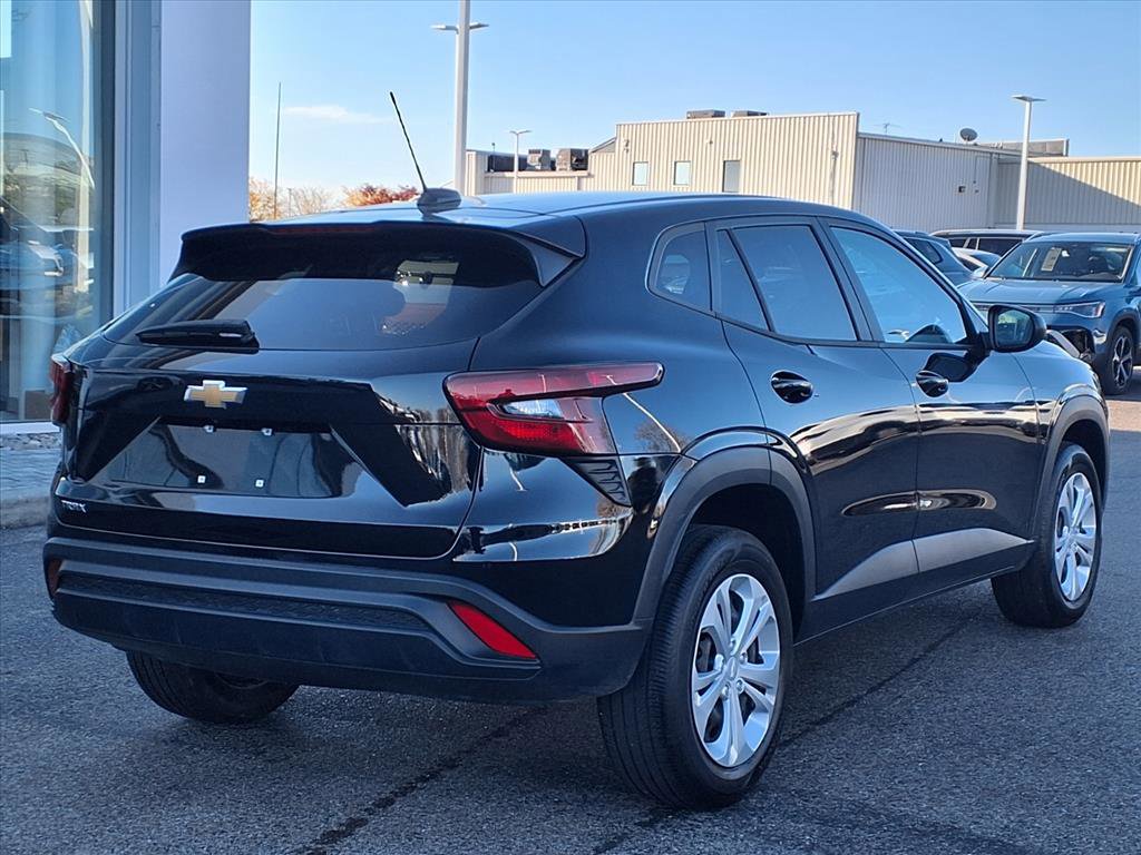 Used 2024 Chevrolet Trax LS image 7