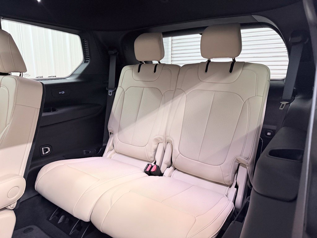 Used 2025 Jeep Grand Cherokee L Limited w/ Luxury Tech Group II RWD image 35