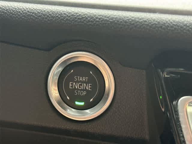 Used 2024 Chevrolet Traverse LT w/ LPO, Floor Liner Package FWD image 24
