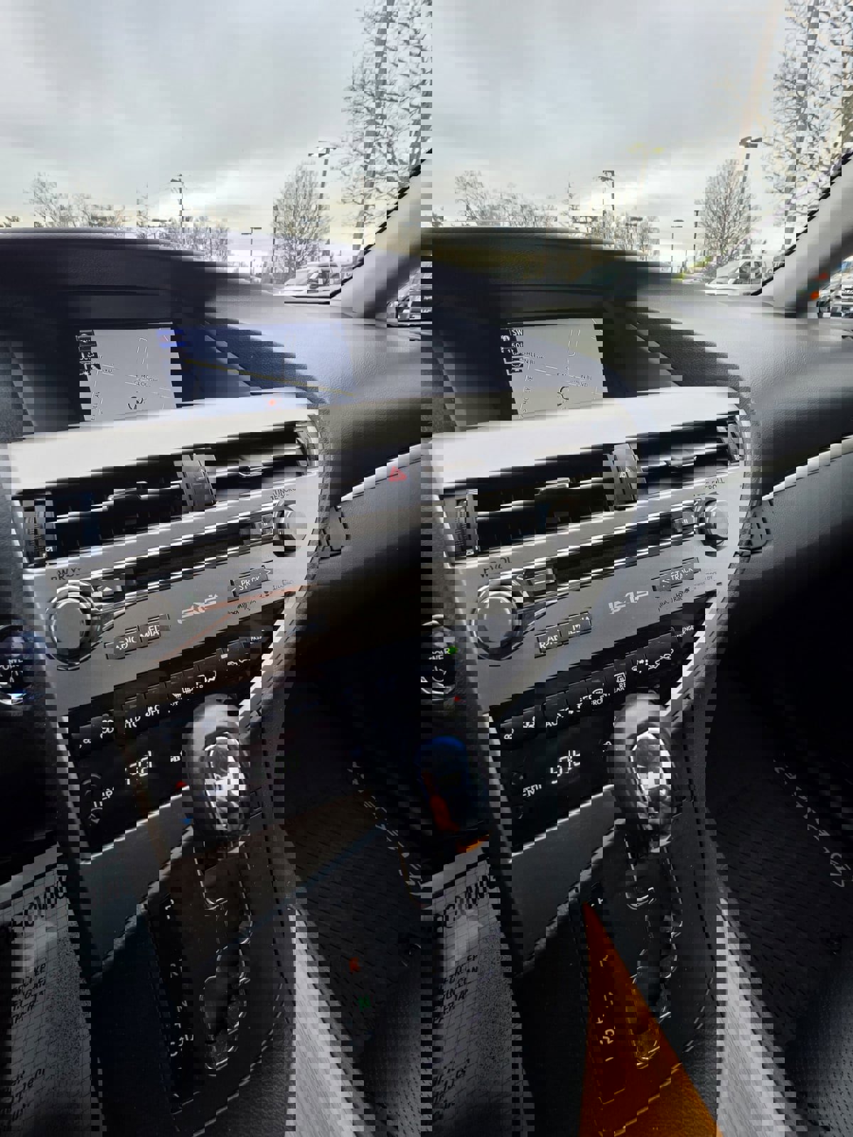 Used 2015 Lexus RX 450h AWD image 17