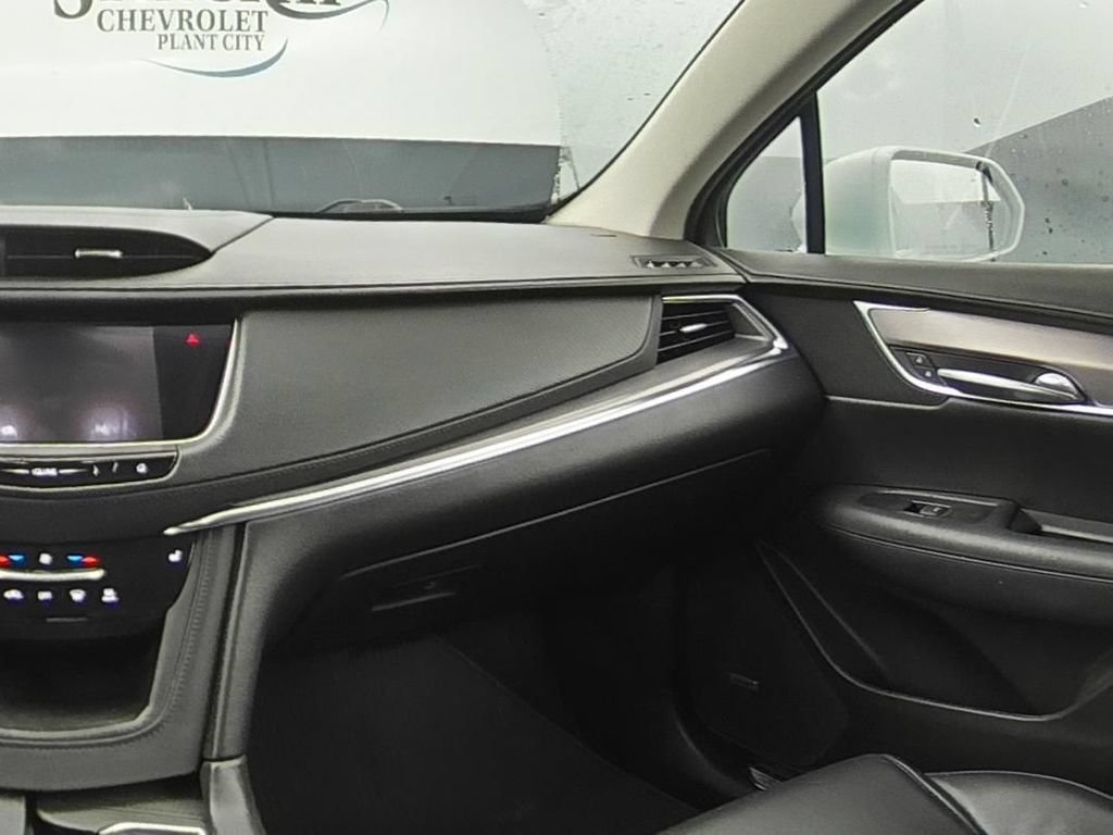 Used 2017 Cadillac XT5 Luxury w/ Driver Awareness Package FWD image 15