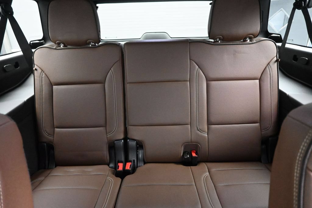 Used 2026 Chevrolet Suburban High Country AWD/4WD image 16