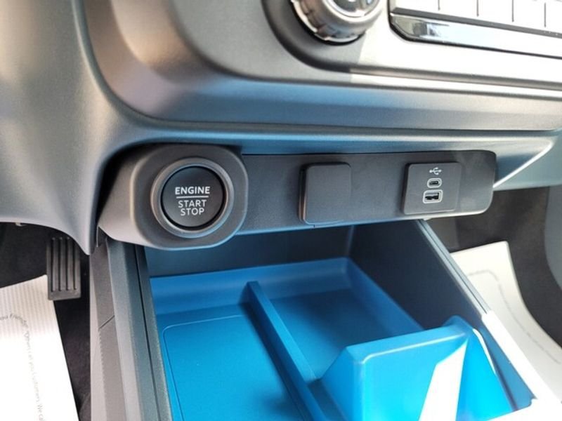 New 2025 Ford Maverick XLT w/ XLT Luxury Package FWD image 17