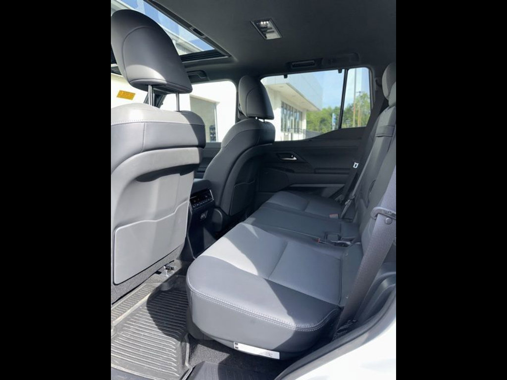 Used 2025 Lexus GX 550 AWD/4WD image 12
