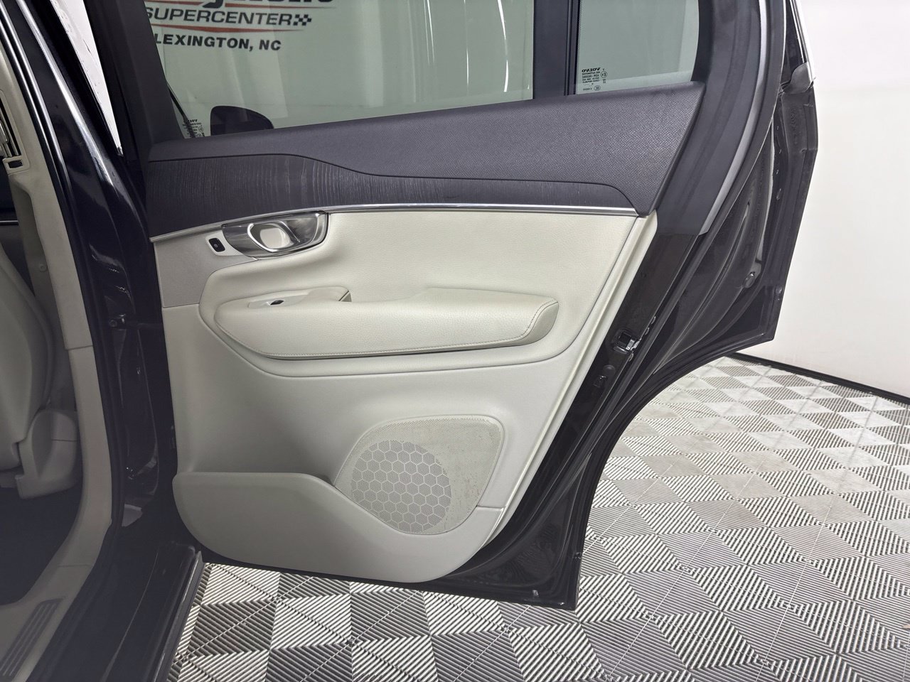 Used 2020 Volvo XC90 T6 Momentum AWD/4WD image 27