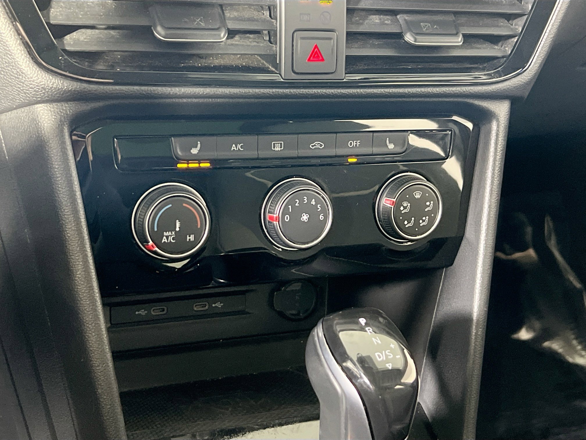 Used 2023 Volkswagen Taos SE image 15