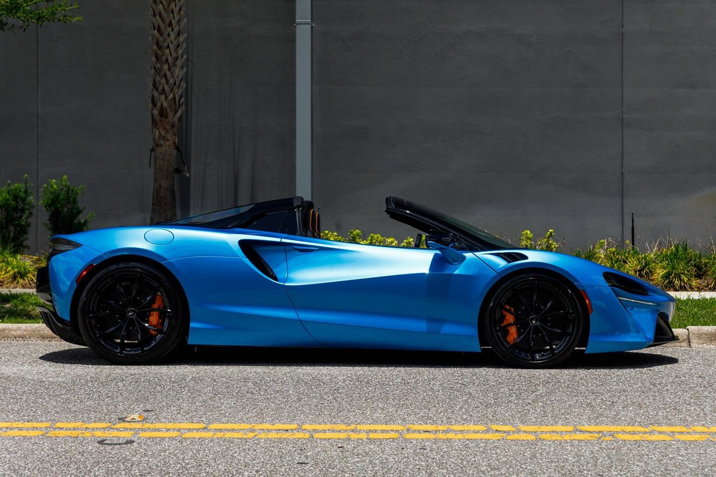 New 2026 McLaren Artura Spider RWD image 29