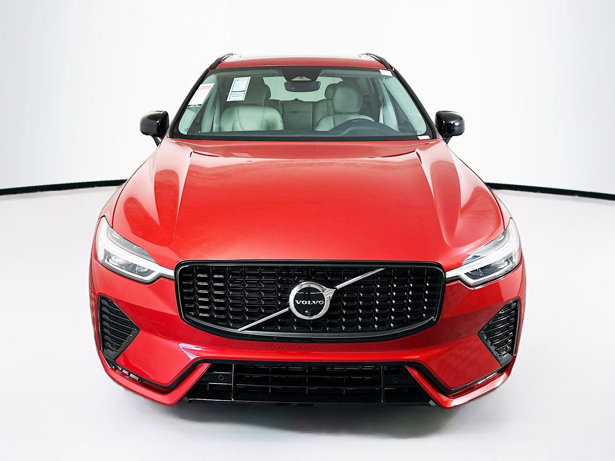 Used 2023 Volvo XC60 B5 Plus w/ Protection Package Premier image 8