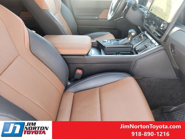 Used 2025 Lexus GX 550 w/ Accessory Package (2T) image 15