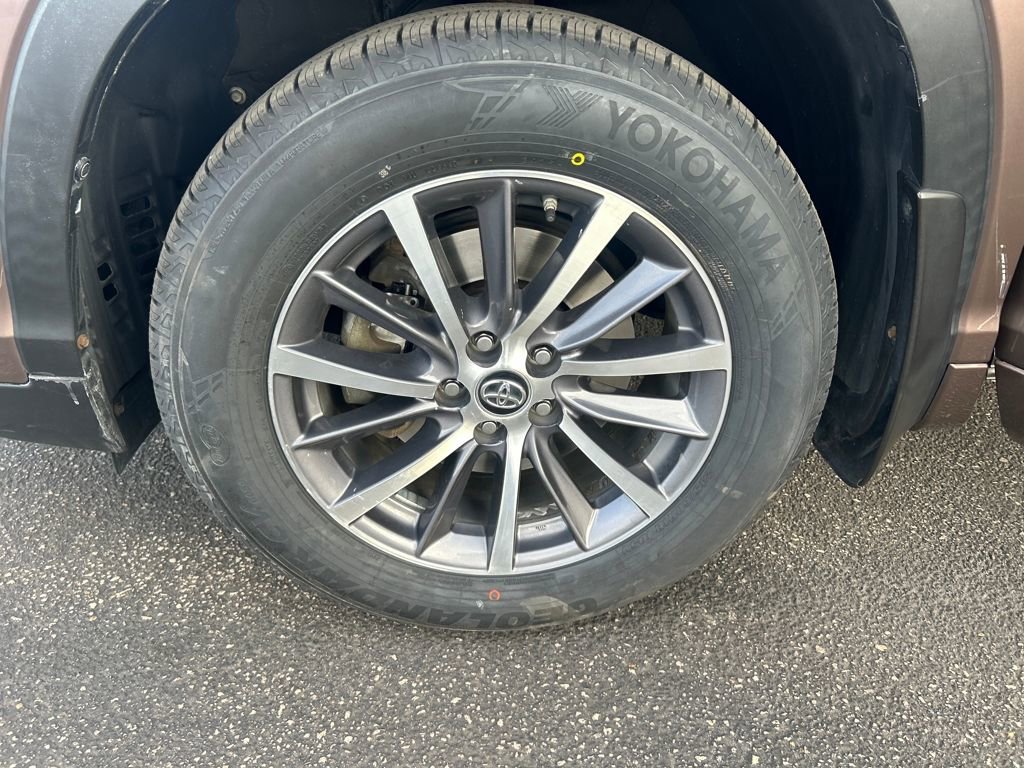 Certified 2017 Toyota Highlander XLE image 31