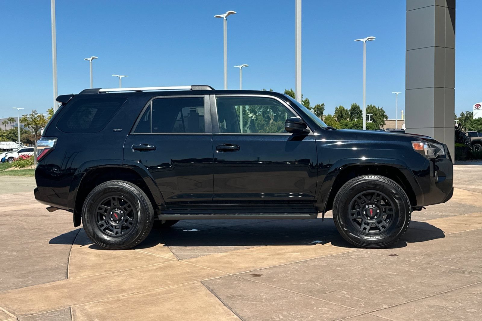 Certified 2024 Toyota 4Runner SR5 AWD/4WD image 3