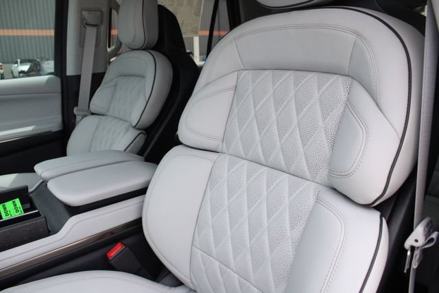 New 2027 Lincoln Navigator L Black Label w/ Black Label Special Edition AWD/4WD image 6