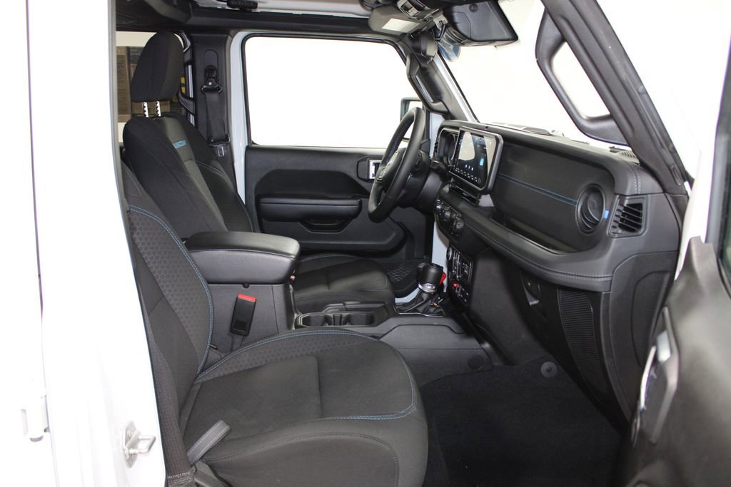 Used 2024 Jeep Wrangler Unlimited Rubicon 4xe AWD/4WD image 29