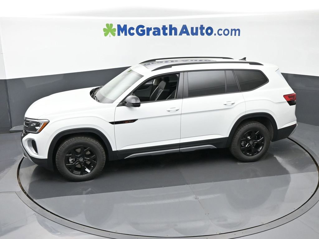 Used 2024 Volkswagen Atlas Peak Edition SE image 22