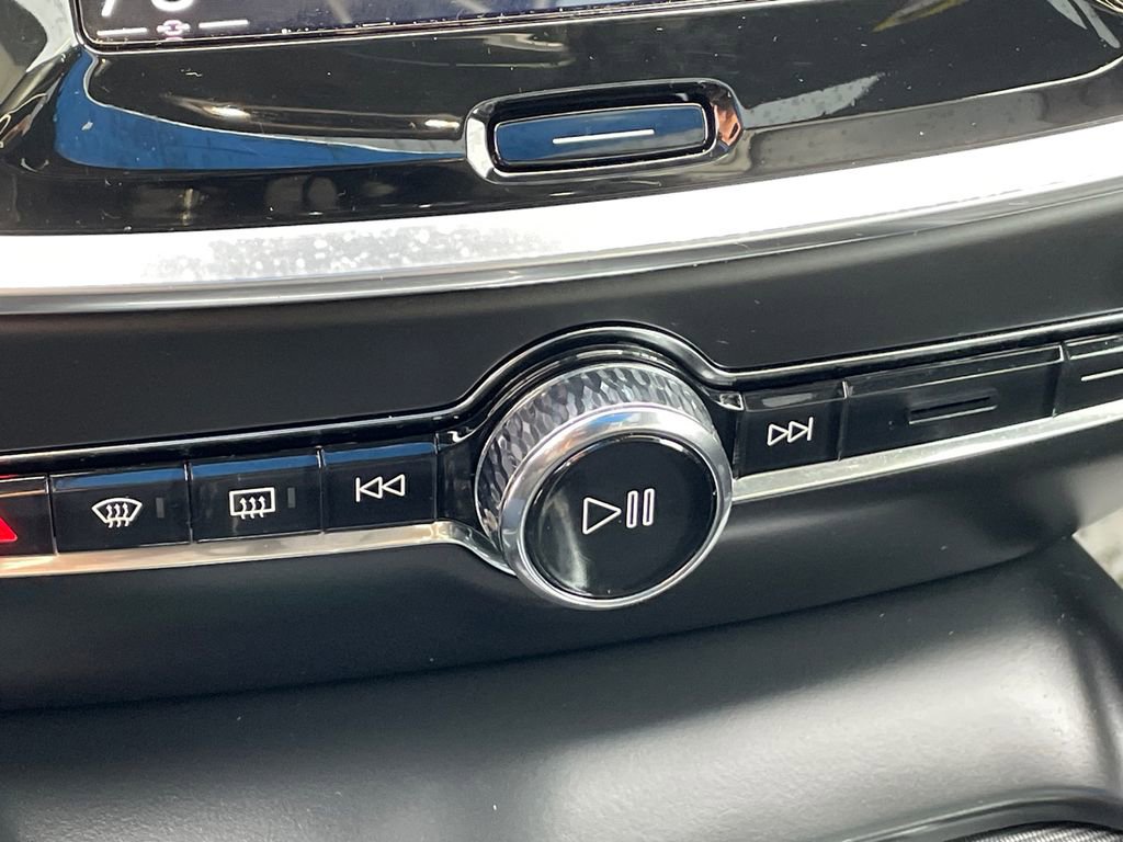 Used 2020 Volvo S60 T6 R-Design image 39