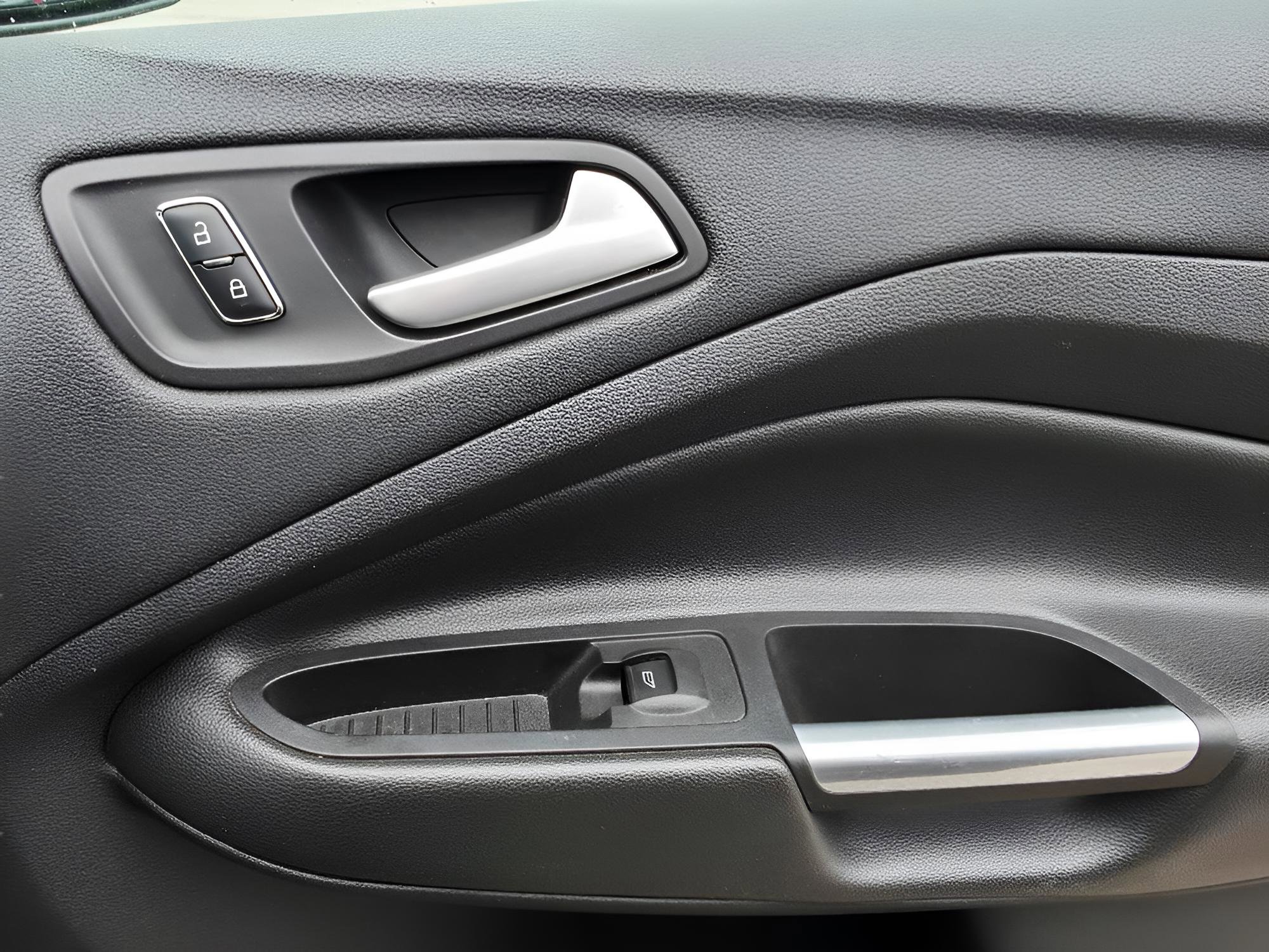 Used 2013 Ford Escape SE image 17