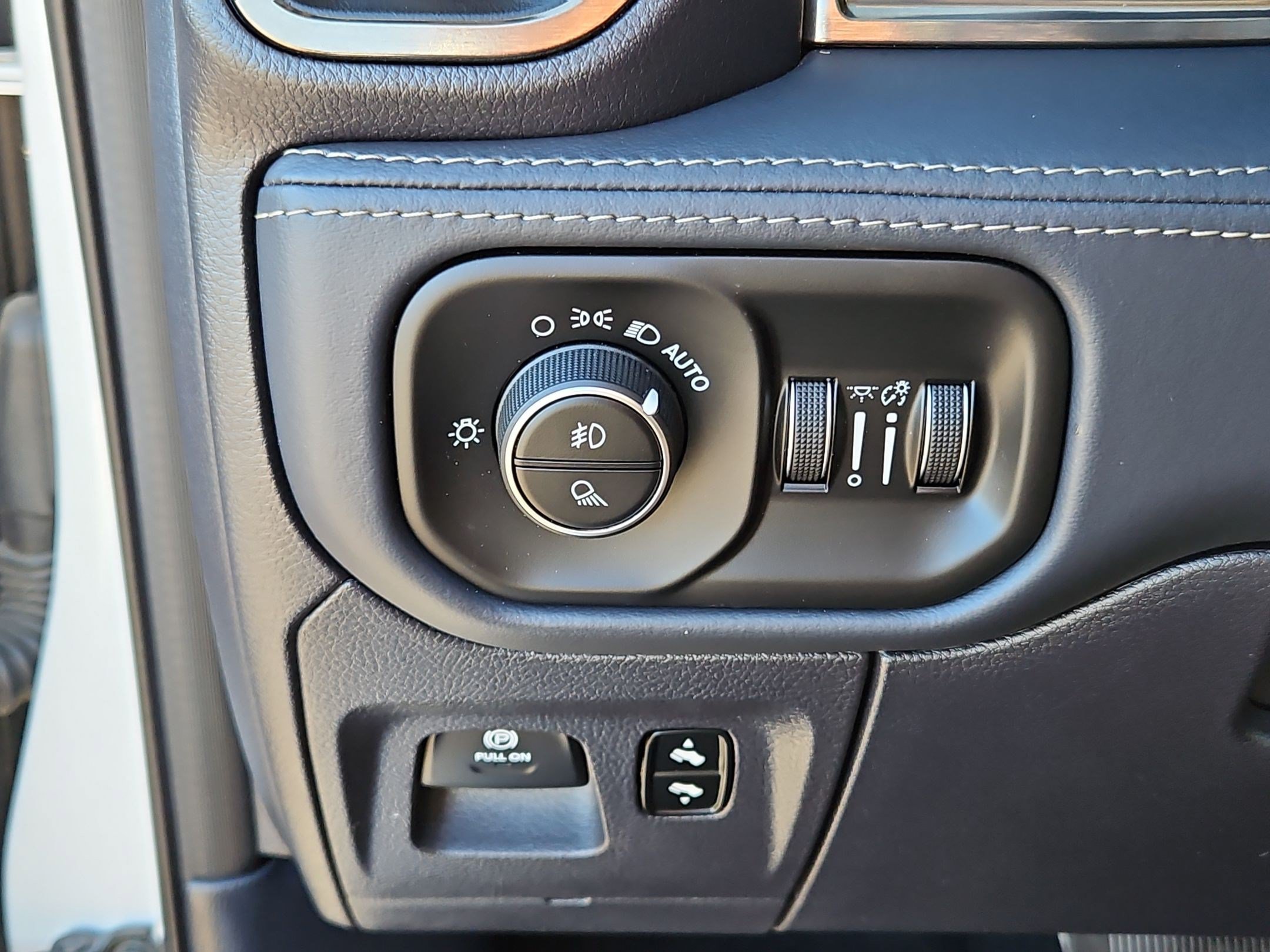 Used 2020 RAM 1500 Limited AWD/4WD image 25