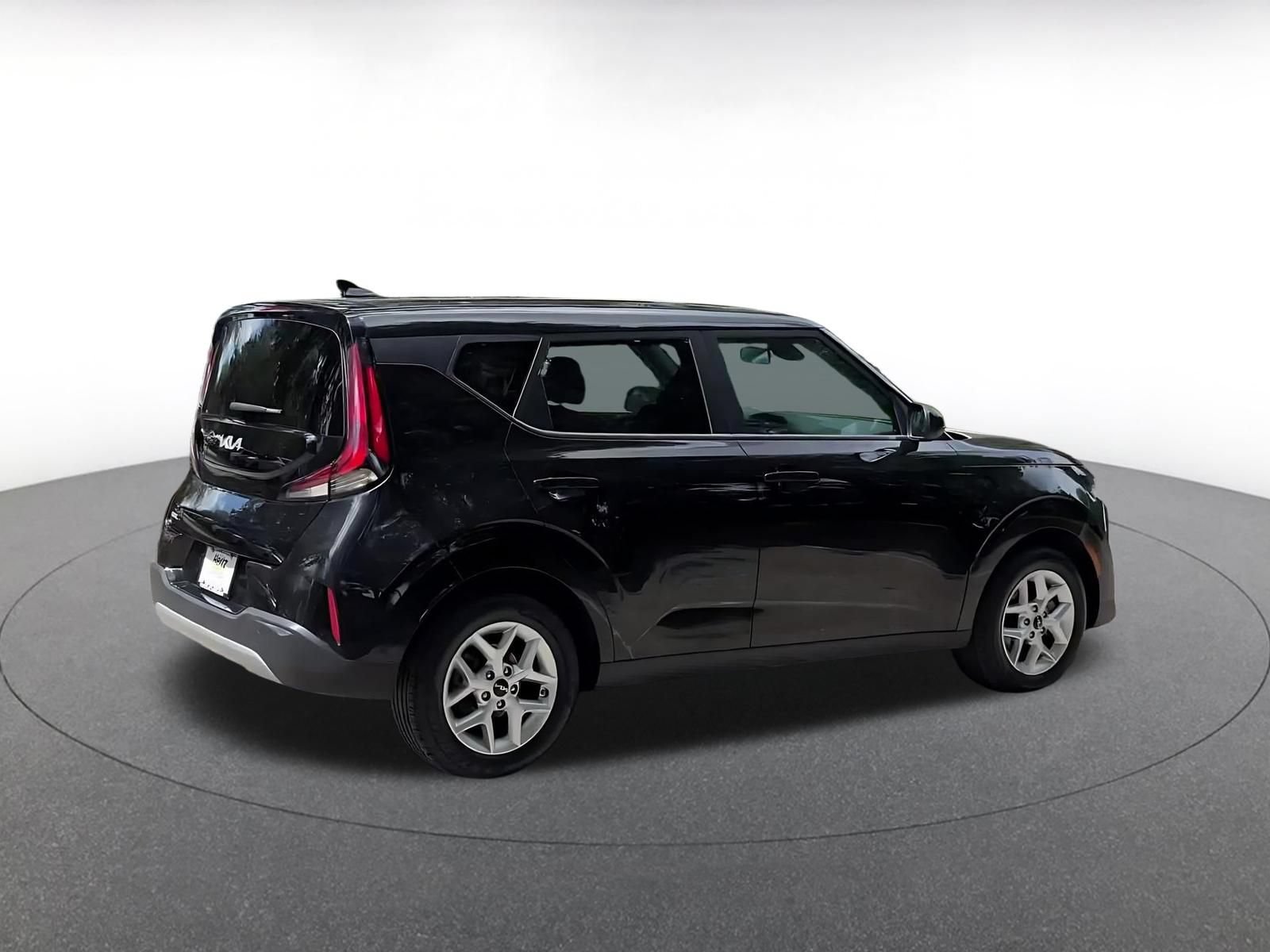 Used 2025 Kia Soul LX w/ LX Technology Package FWD image 14