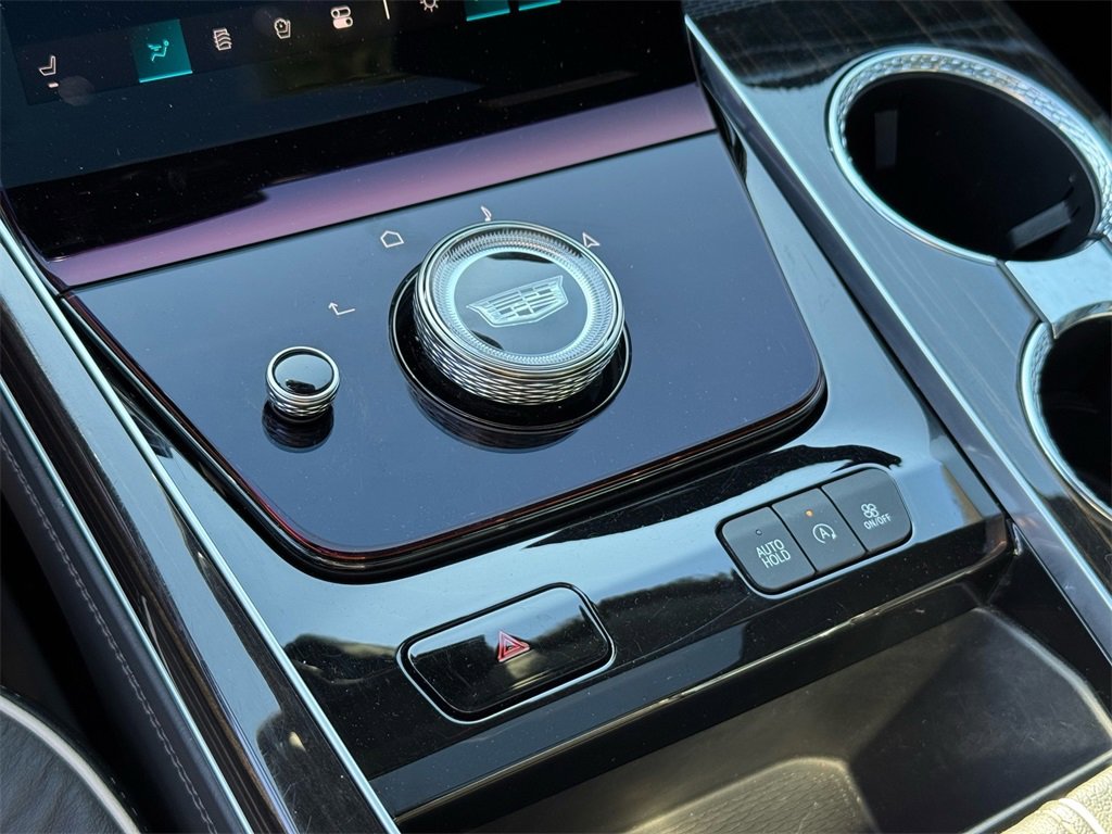 Used 2025 Cadillac Escalade Premium Luxury image 34