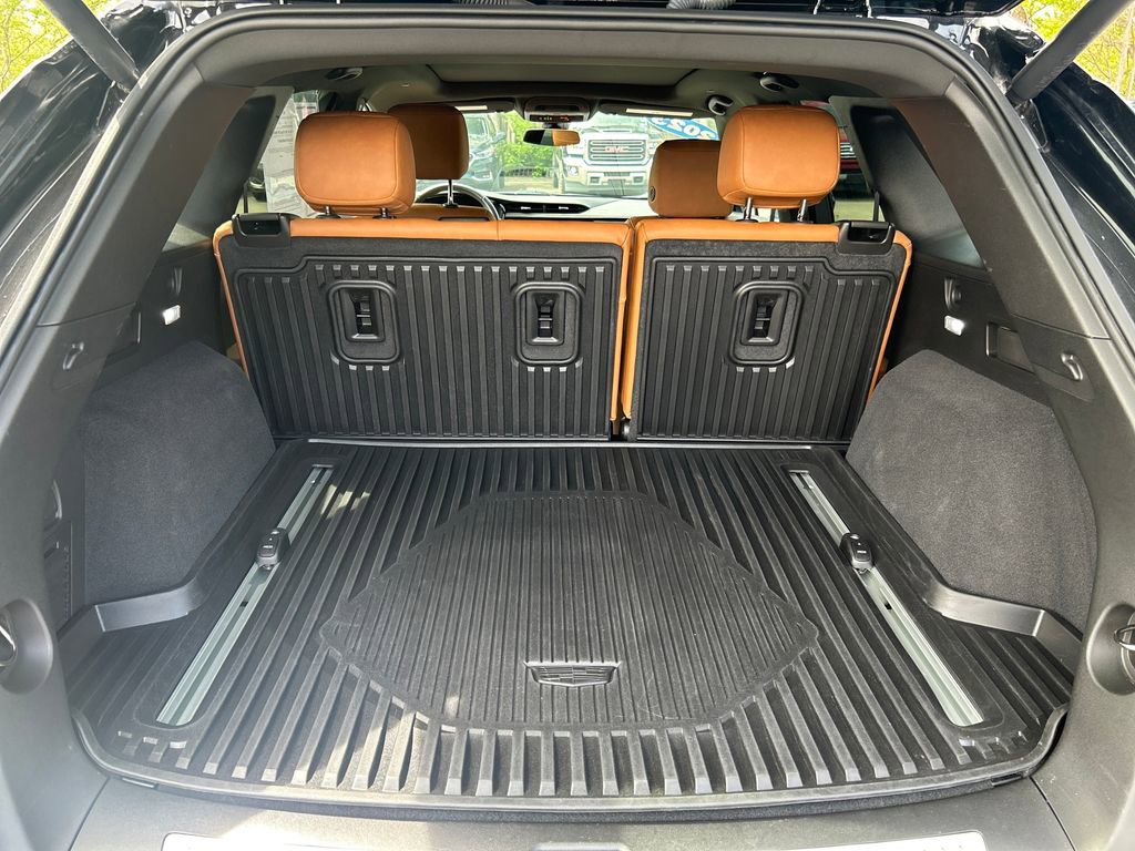 Used 2023 Cadillac XT5 Premium Luxury w/ LPO, Floor Liner Package AWD/4WD image 13