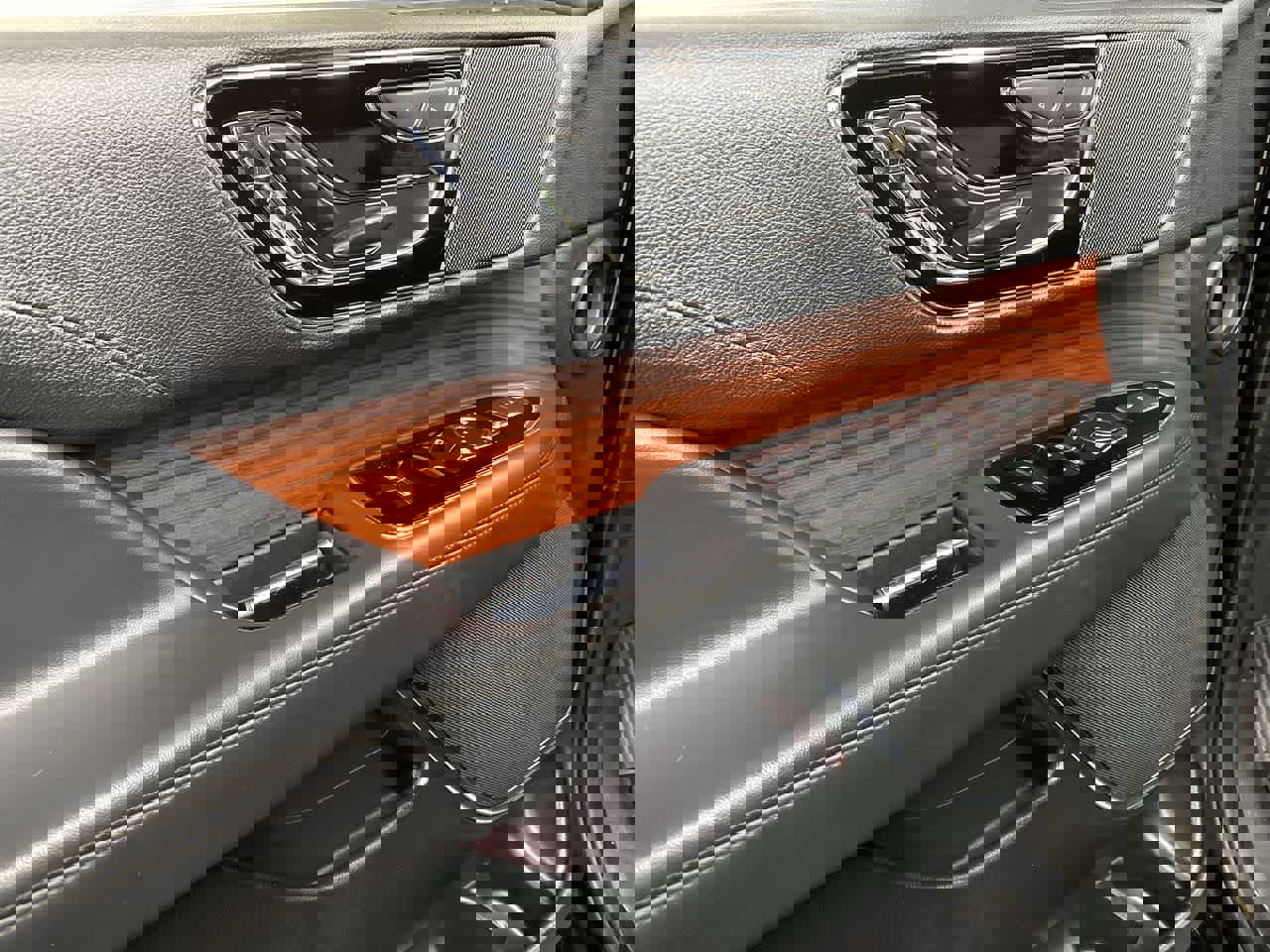 Used 2024 Lincoln Navigator L Premiere image 14