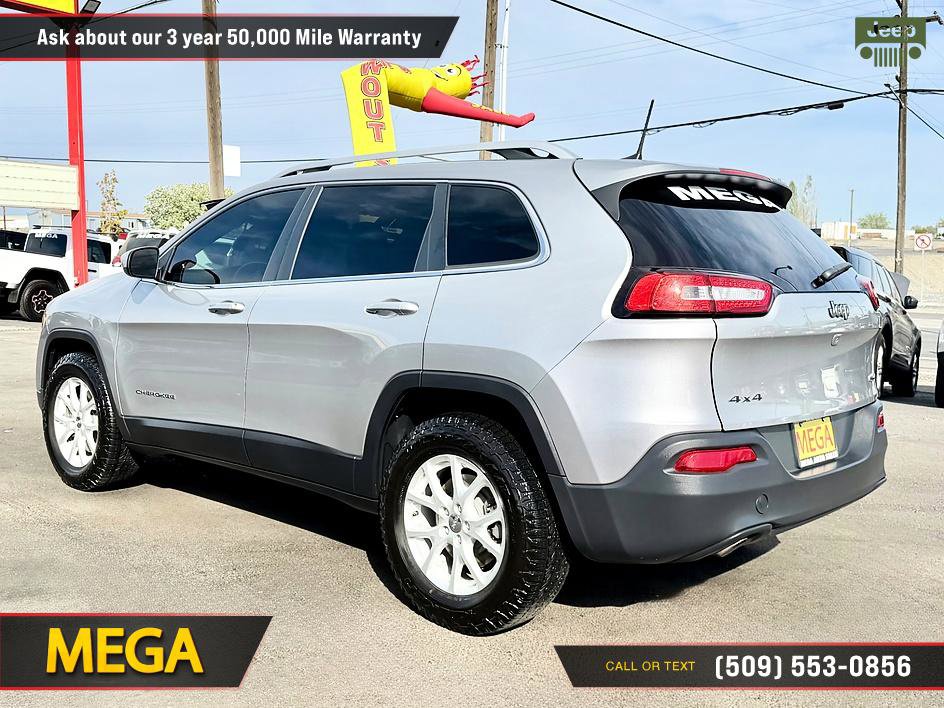 Used 2017 Jeep Cherokee Latitude AWD/4WD image 8