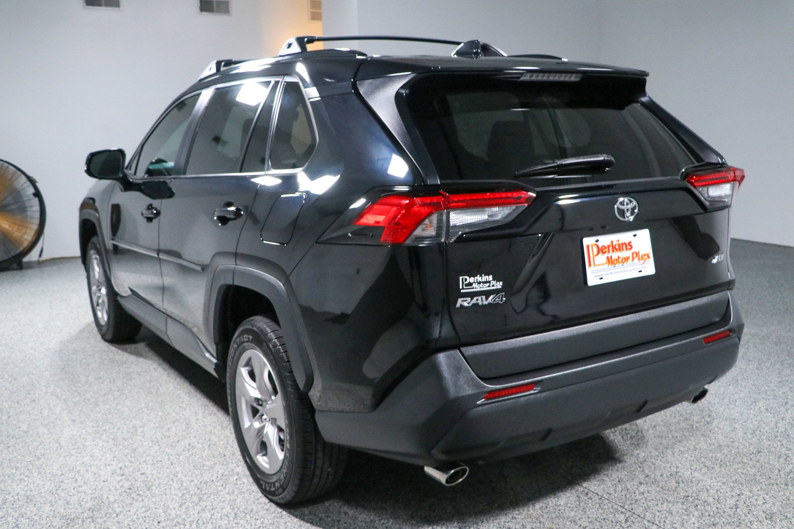 Used 2022 Toyota RAV4 XLE w/ Convenience Package FWD image 9