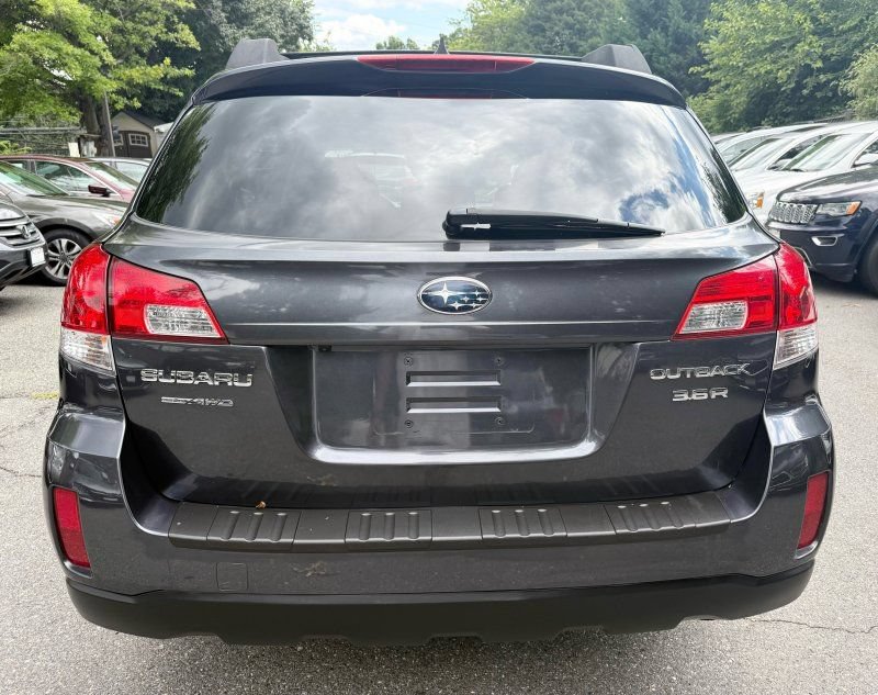 Used 2012 Subaru Outback 3.6R Limited AWD/4WD image 6