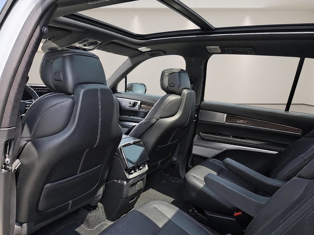 New 2027 Cadillac Vistiq Luxury AWD/4WD image 10