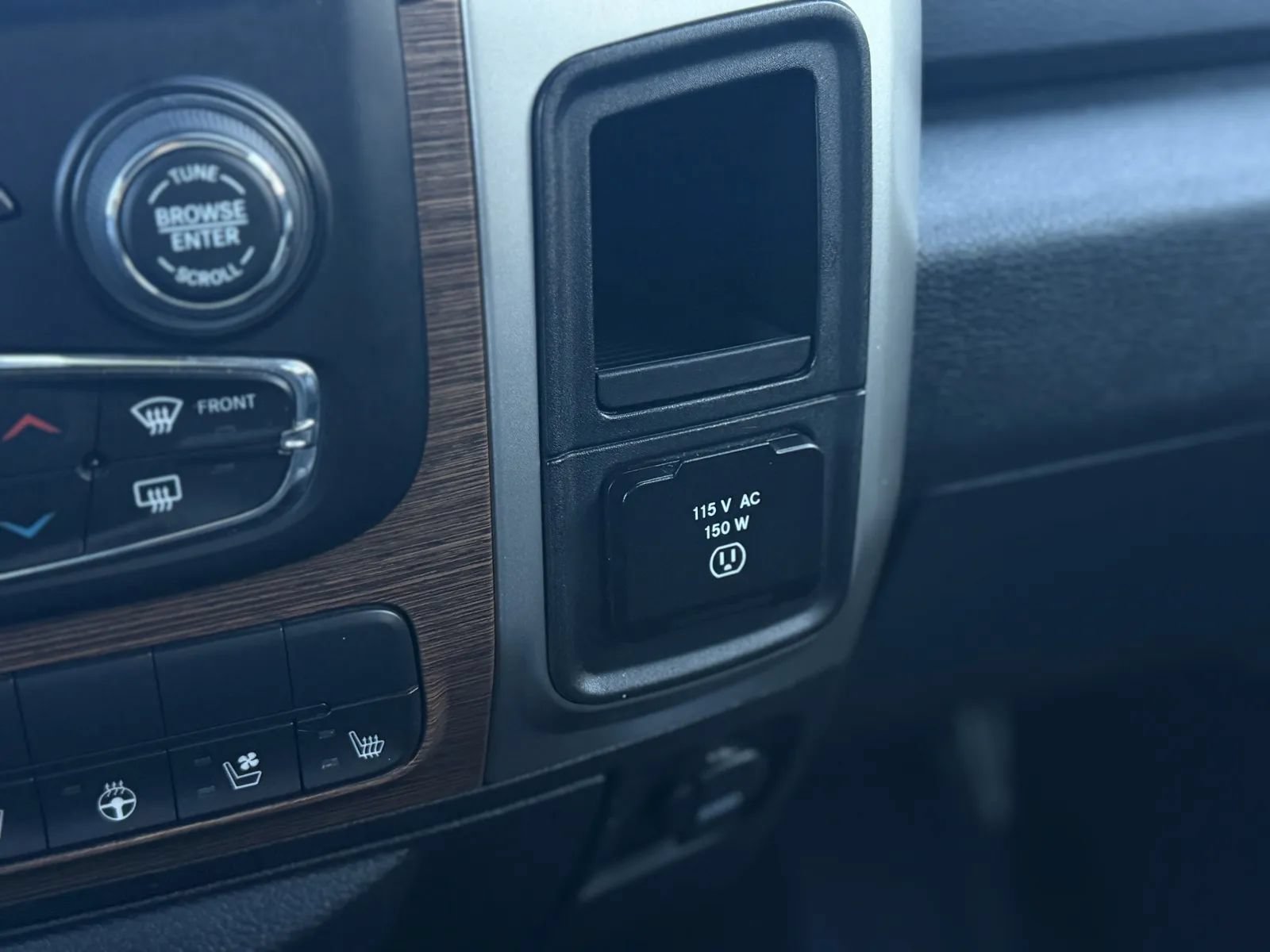 Used 2017 RAM 1500 Laramie AWD/4WD image 34
