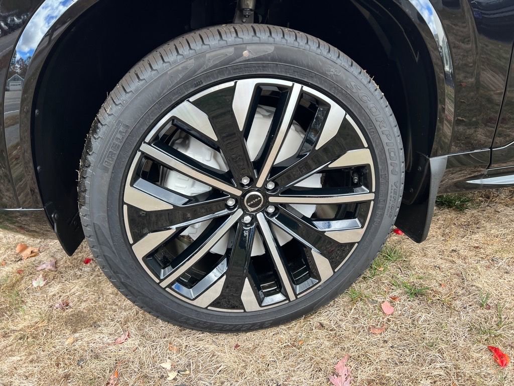 New 2026 Volvo XC90 B5 Plus w/ Protection Package Premier AWD/4WD image 9