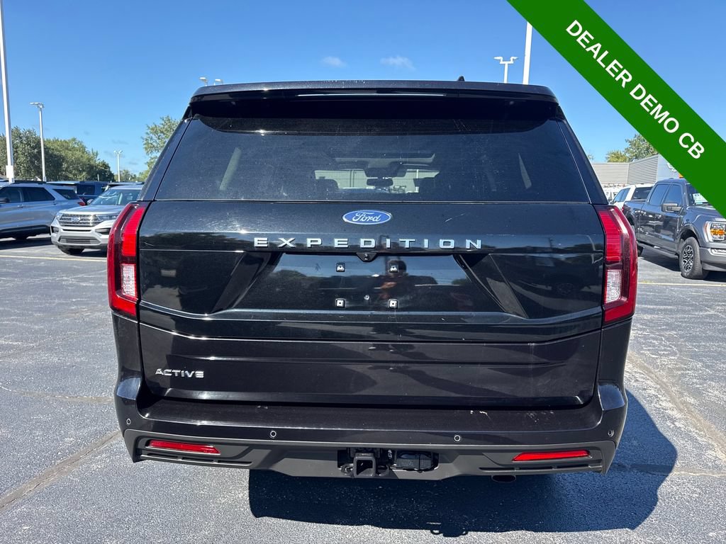 Used 2025 Ford Expedition Active AWD/4WD image 7