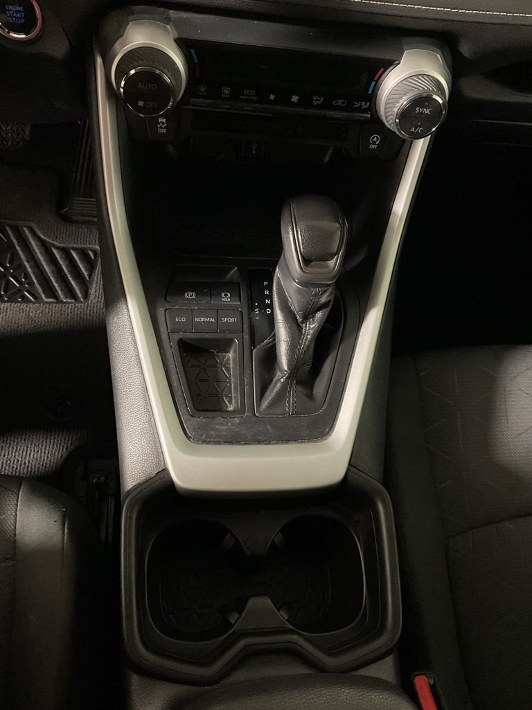 Used 2021 Toyota RAV4 XLE image 27