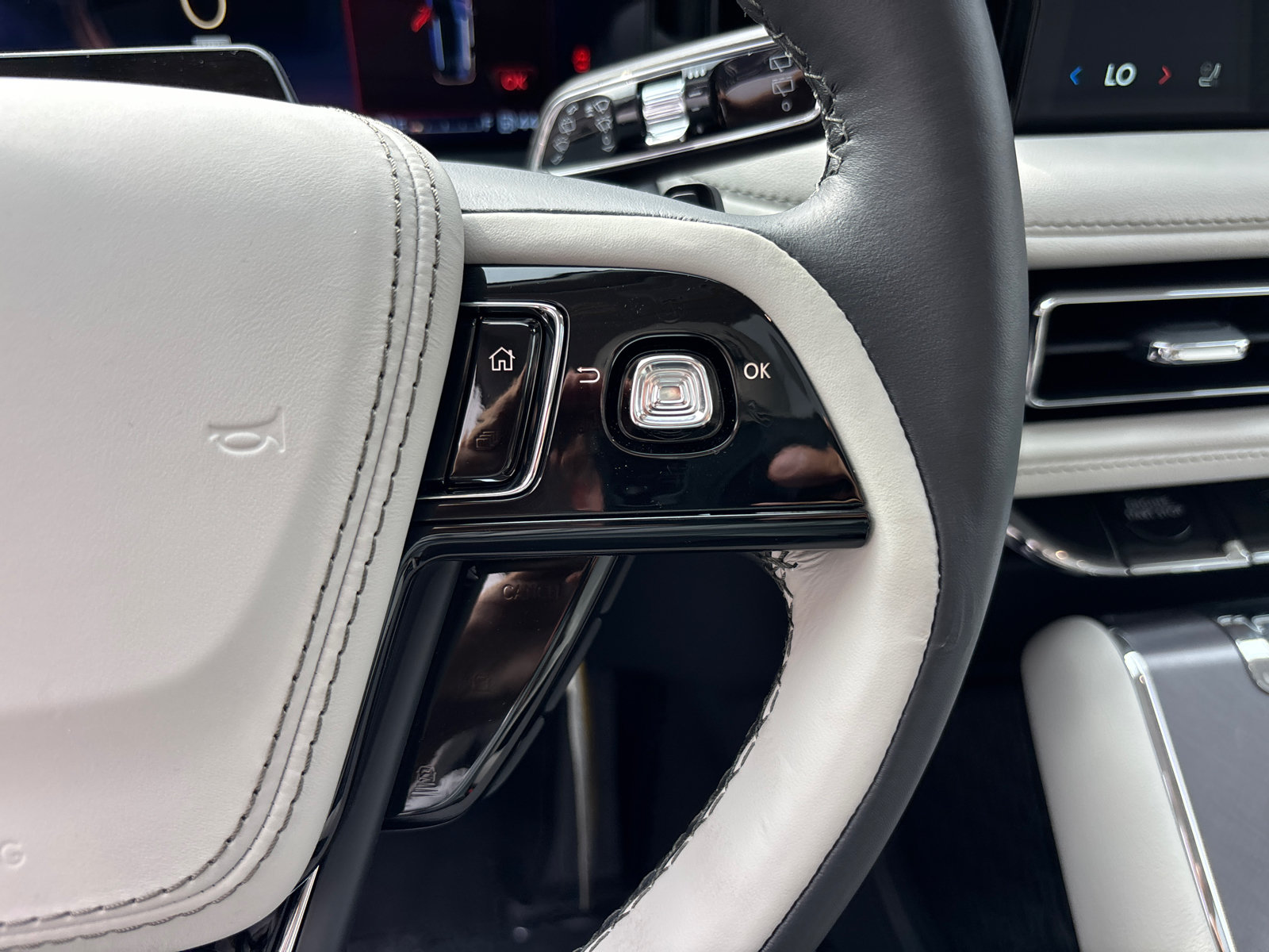 New 2026 Lincoln Aviator AWD image 18