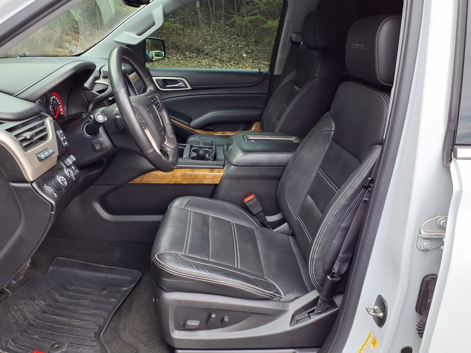 Used 2016 GMC Yukon Denali w/ Open Road Package image 15